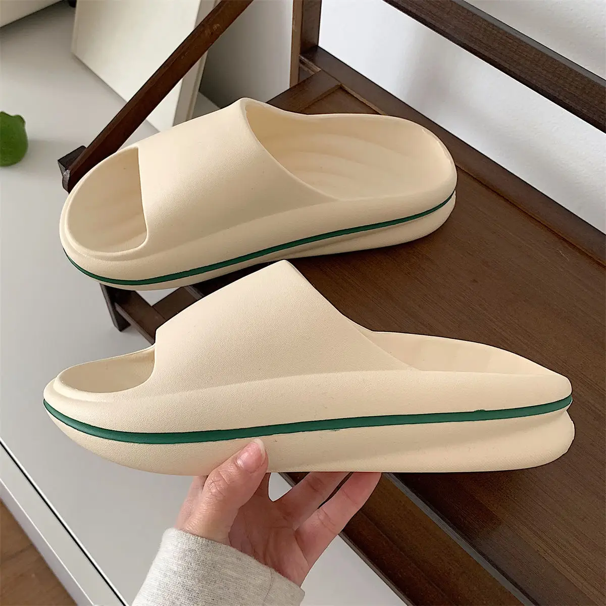 

Wholesale Female Summer Deodorant Beach Ins Fashion New EVA Thick Bottom Sports Home Slide Slippers 2022 Designs