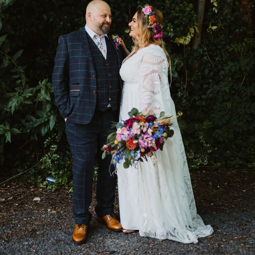 Длинное свадебное платье-кафтан с широкими рукавами-колокольчиками