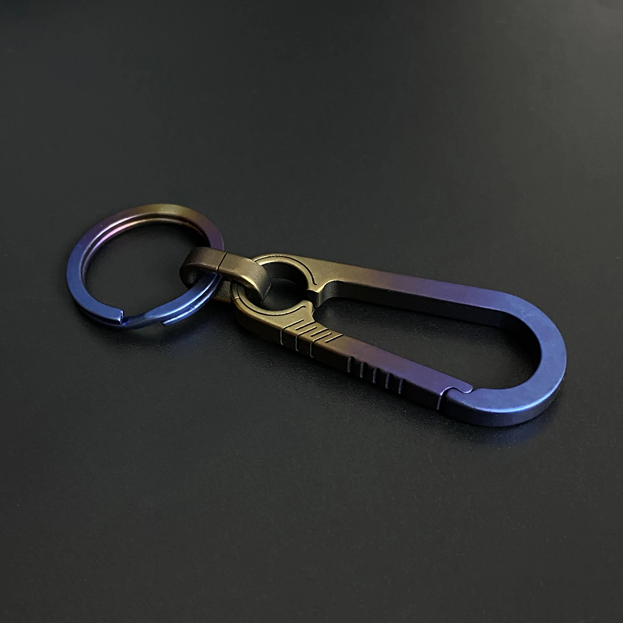 

Titanium Alloy EDC Small Tool Fast Hanging Keychain Hook Titanium Buckle