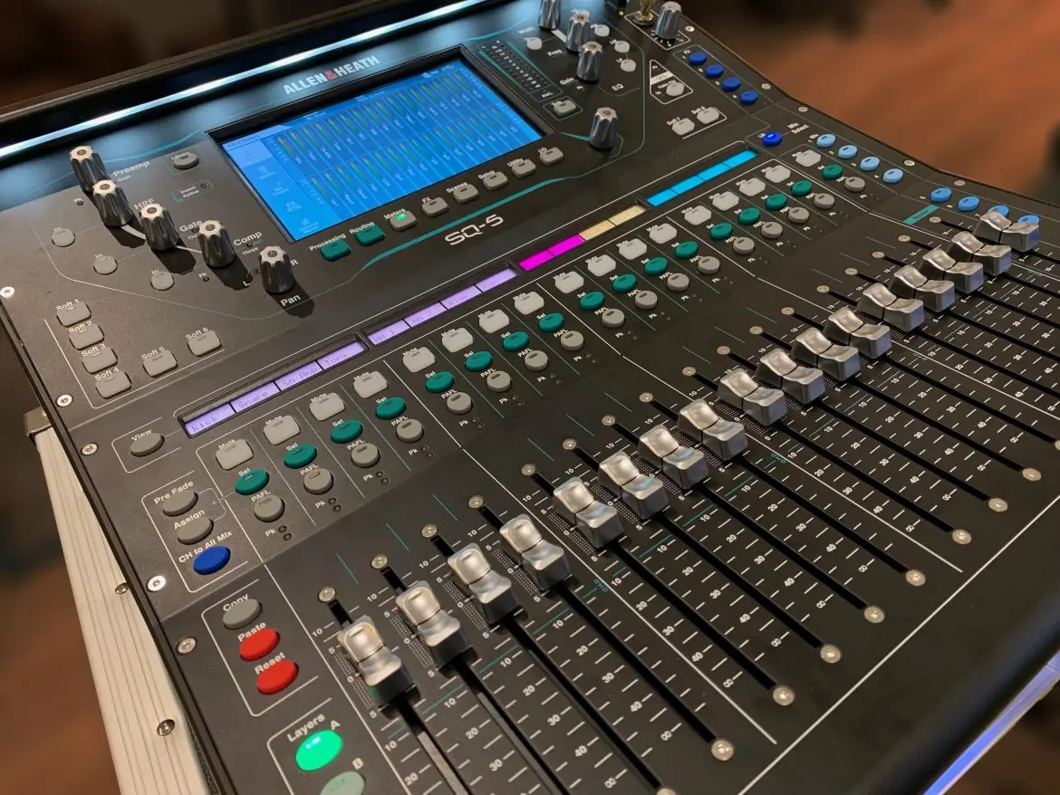 

(Новая скидка) Шестиканальный Цифровой миксер Allen & Heath SQ-5