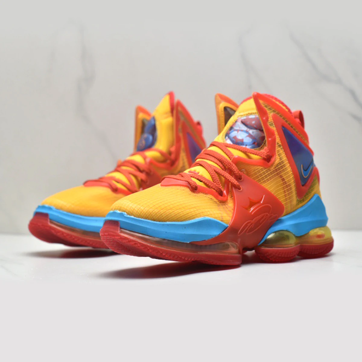 Кроссовки Lebron XIX 19 |