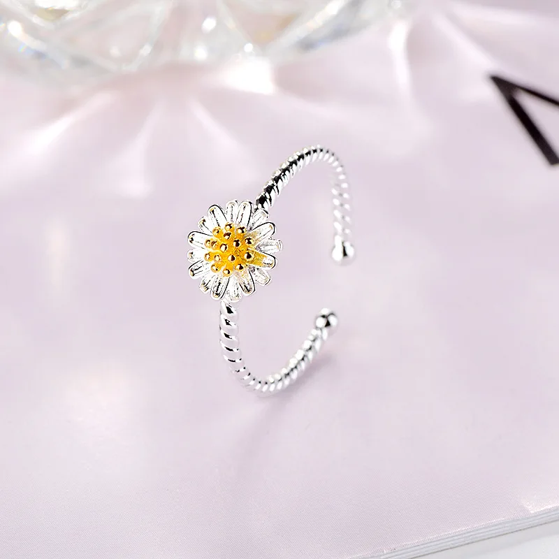 

Korean Fashion Daisy Flower Rings Silver Plated Twisting Shape Adjustable Opening Ring Girls Wedding Party Jewelry For Women