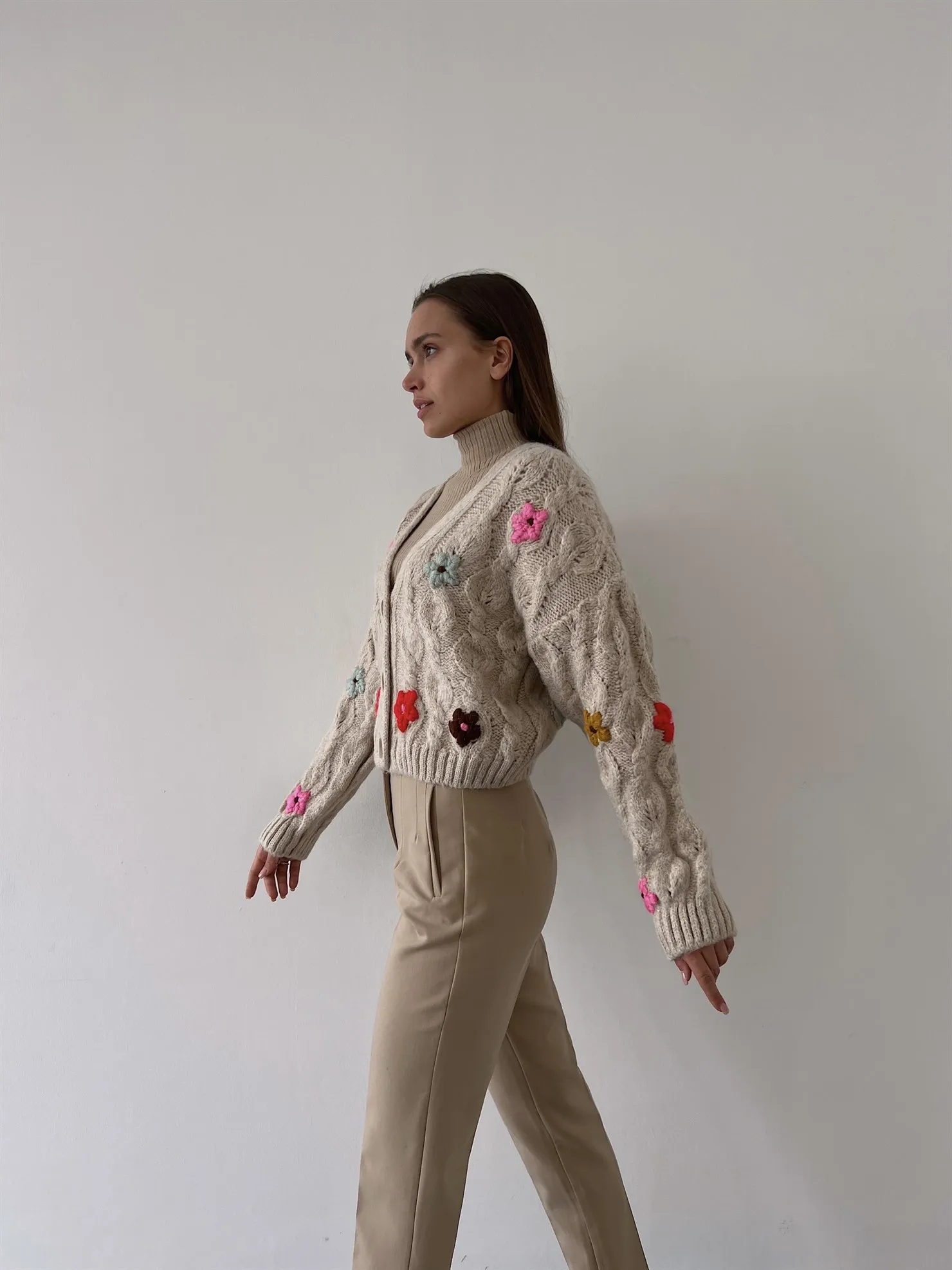 

Floral Patterned V-Neck Button Closure Tihana Stone Women's Cardigan