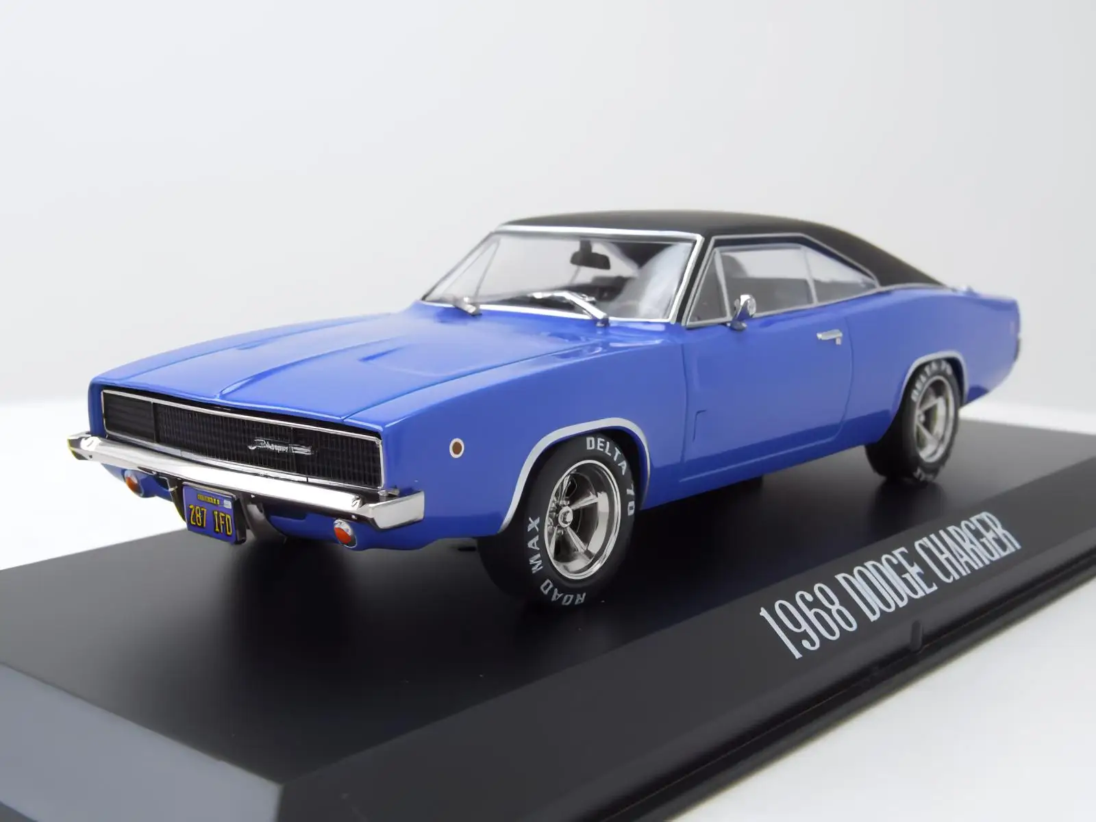 

Greenlight 1/43 Scale - 1968 Dodge Charger - Christine Black/Blue 1/64 Model Collection Toy Vehicles For Collectors Brinquedos