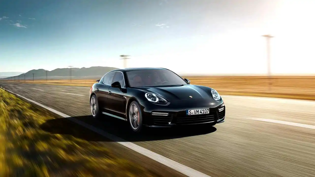 Porsche Panamera розовый