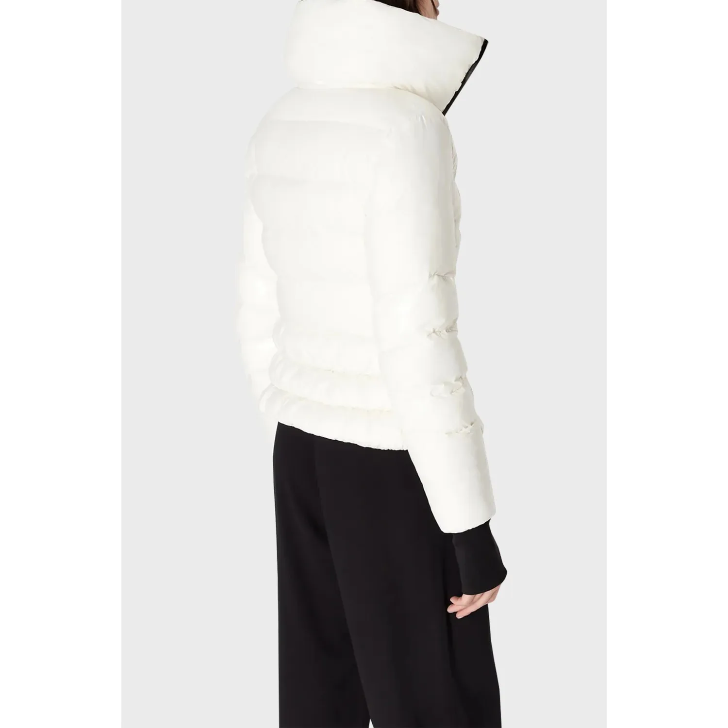 Рисунок 2 - Armani Exchange Надувное женское