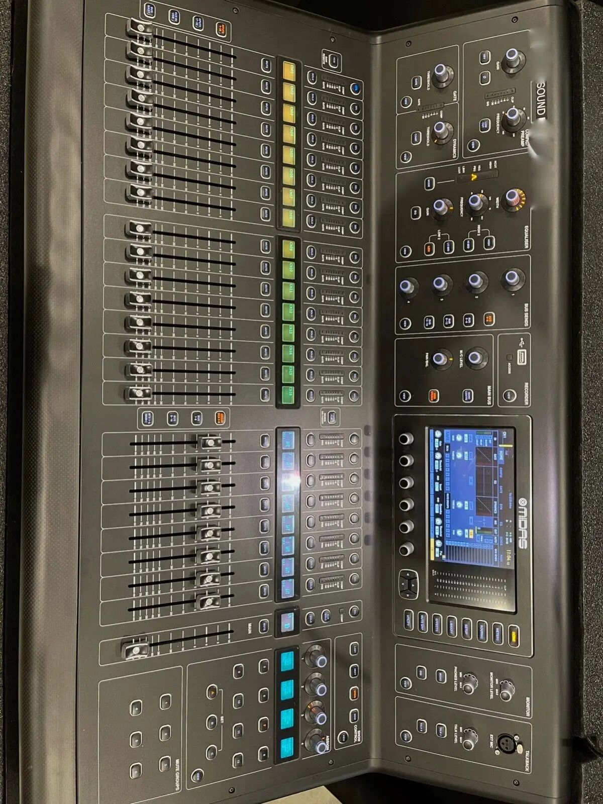 

END OF THE YEAR SALES Midas M32 LIVE 40-channel Digital Mixer