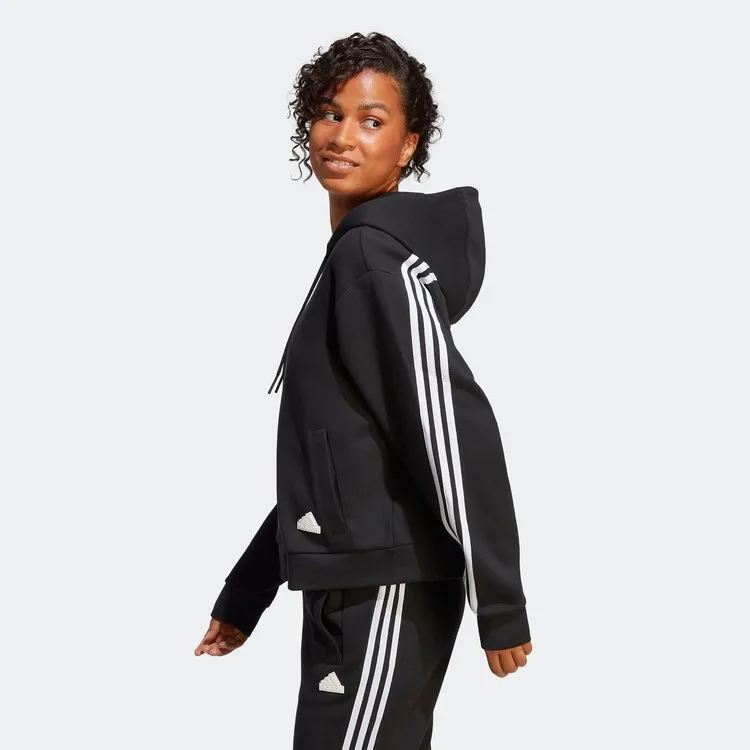 Рисунок 2 - Женские повседневные пальто Adidas