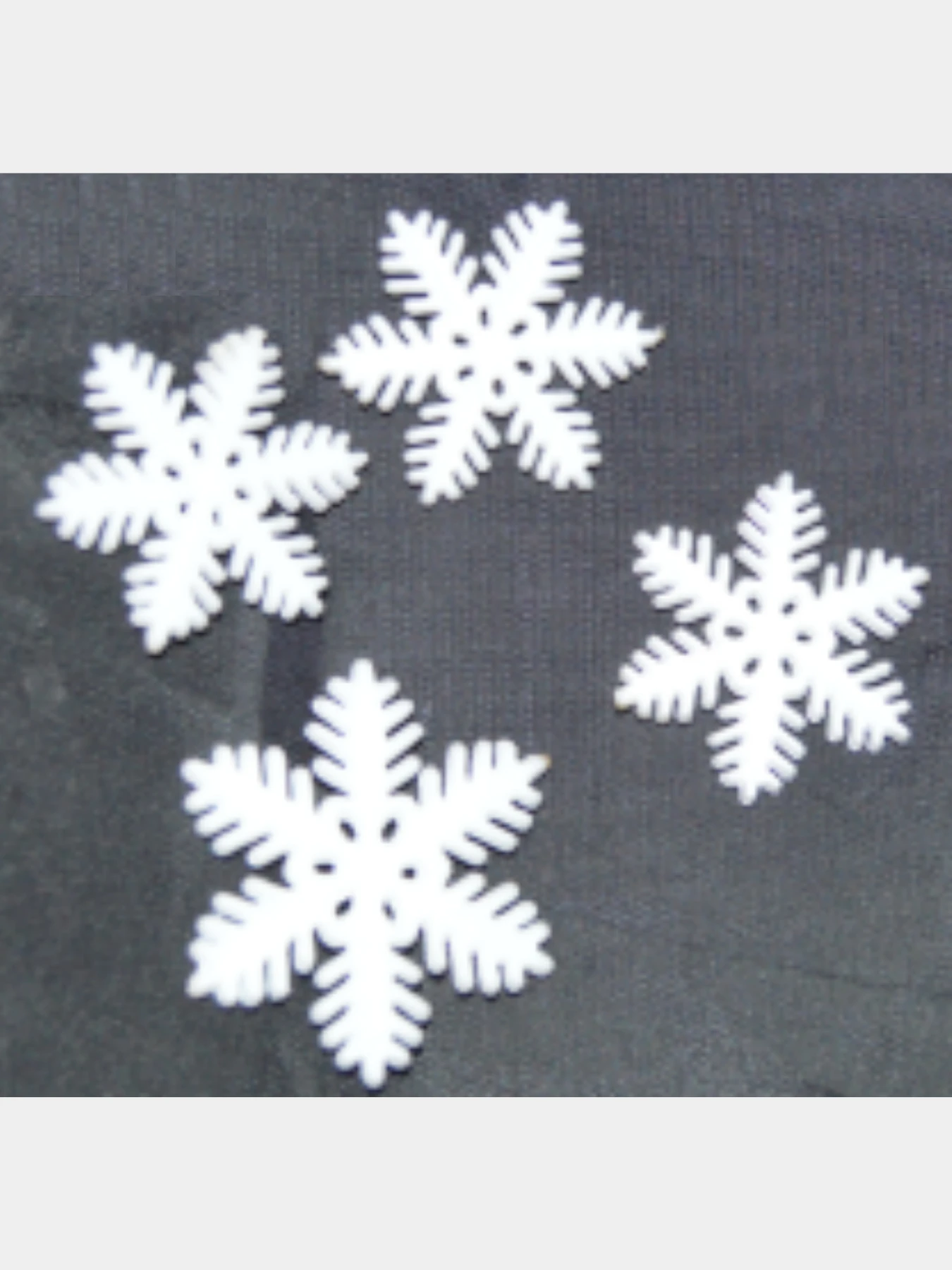 снежинки из голографической бумаги. снежинки диаметром 6 см. снежинки диаметром 10 см. снежинки диаметром 7 см. набор елочных украшений снежинка.