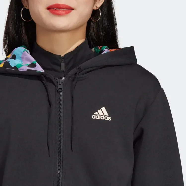 Рисунок 5 - Женские повседневные пальто Adidas