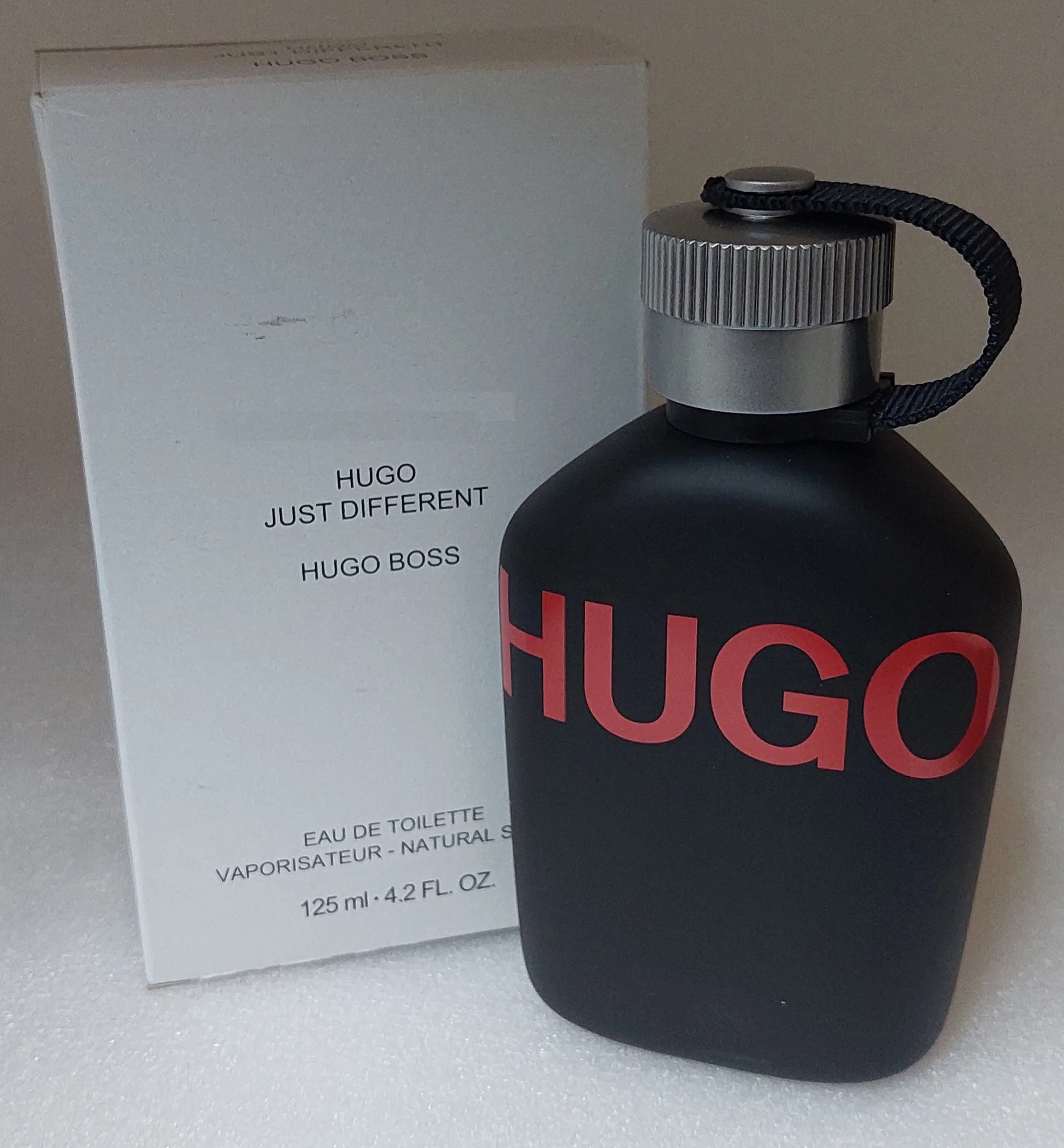 Hugo just different. Hugo just different м туалетная вода- спрей 40 мл. Hugo just different IPOD. Как выглядит оригинал Boss just different туалетная вода 125 мл.