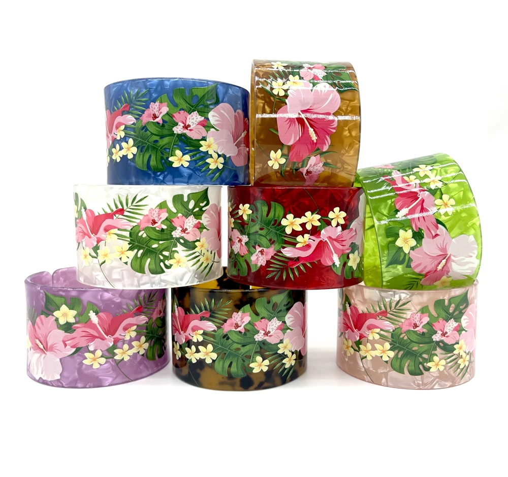 

2022 NewFlower Women Bracelet Bangle With Plumeria Flowers Acrylic Cuff Bangles For Polynesia Pacific Tropical Islands