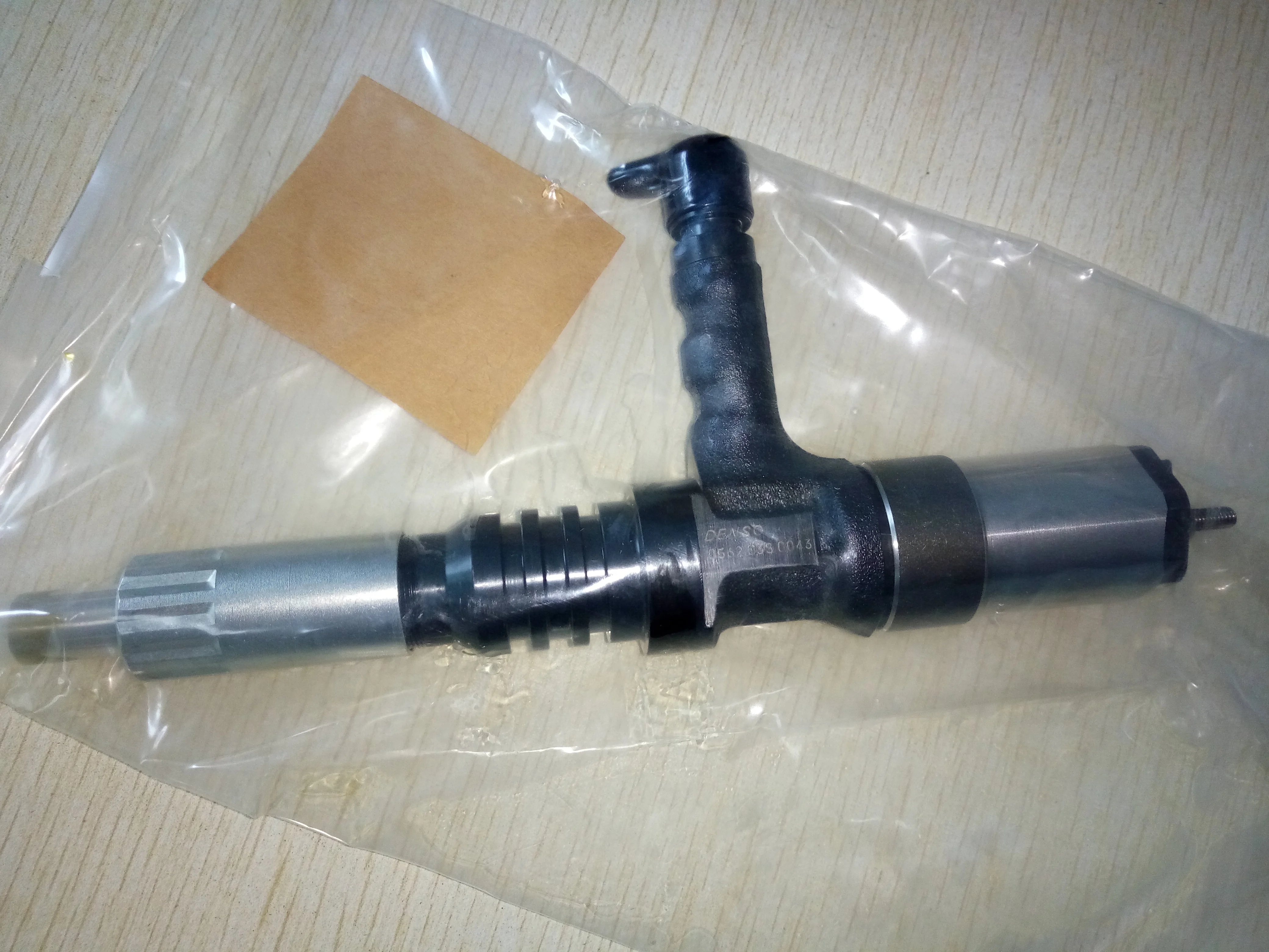 

original and high quality common rail Injector 095000-0562 095000-0560 6218-11-3101 6218113101 for K-OMATSU PC600-8 SA6D140