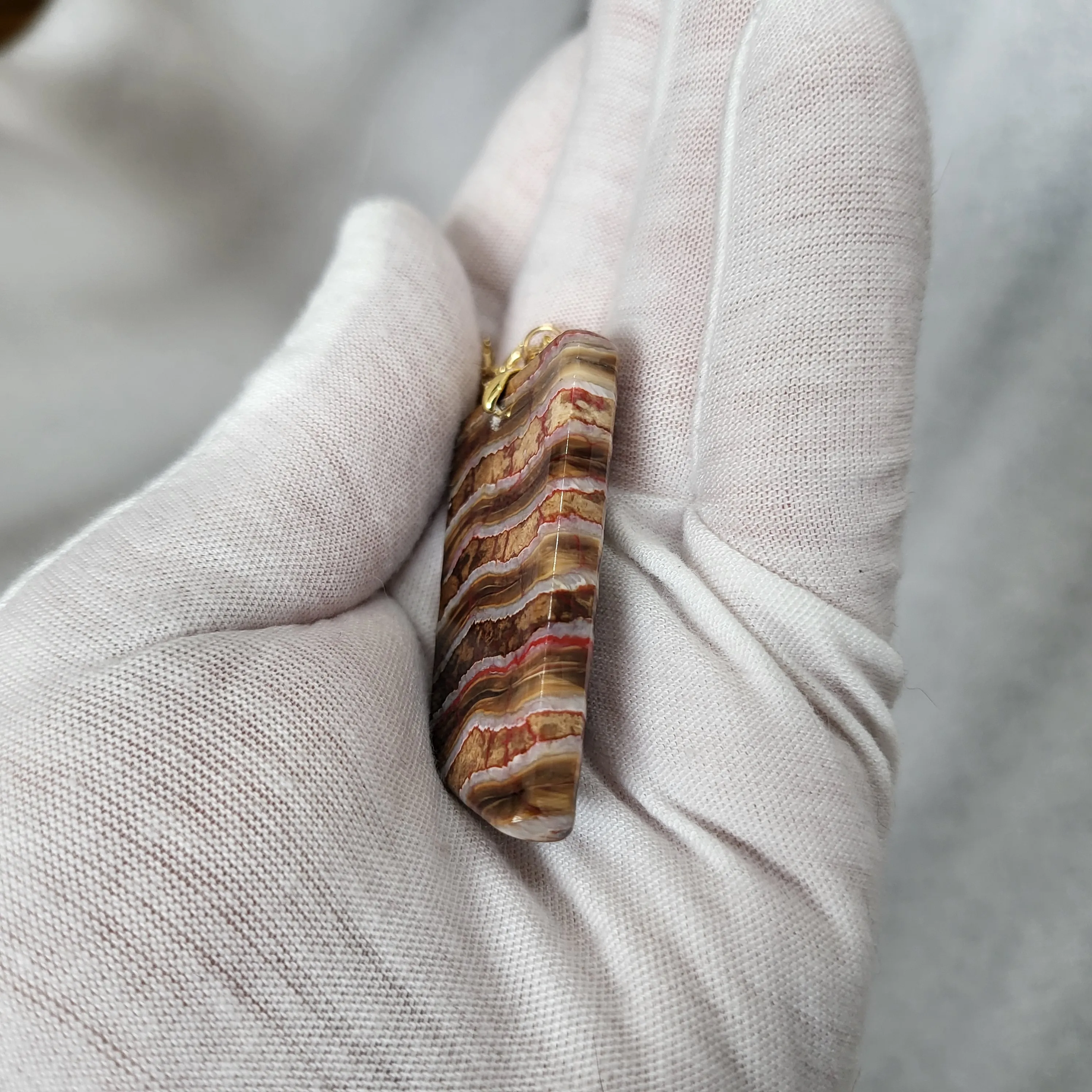 Рисунок 6 - Кулон, подвеска из стабилизированного зуба мамонта