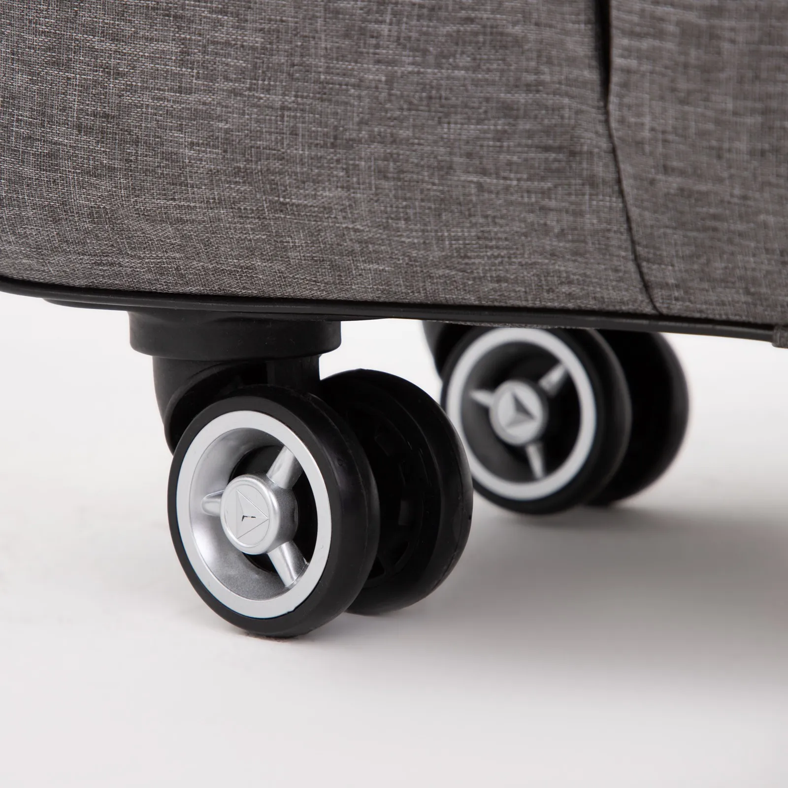 Рисунок 3 - Сумка дорожная 18 на колёсах