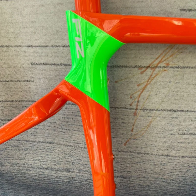 

More 80 Colors Design F12 Carbon Frame 1K bule Glossy Carbon Road Frameset + Handlebar Carbon Bike Frame Bicycle Frames