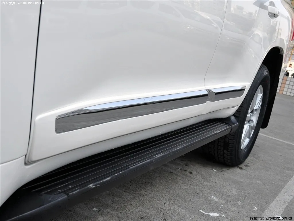 Door Moldings Pearl with Chrome Inserts for Toyota Land Cruiser 200 2008-2021 Winbo China | Styling Mouldings