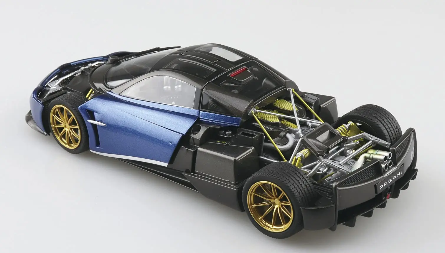 Модель автомобиля AOSHIMA Pagani Huayra Pacchetto Tempest 1/24 |