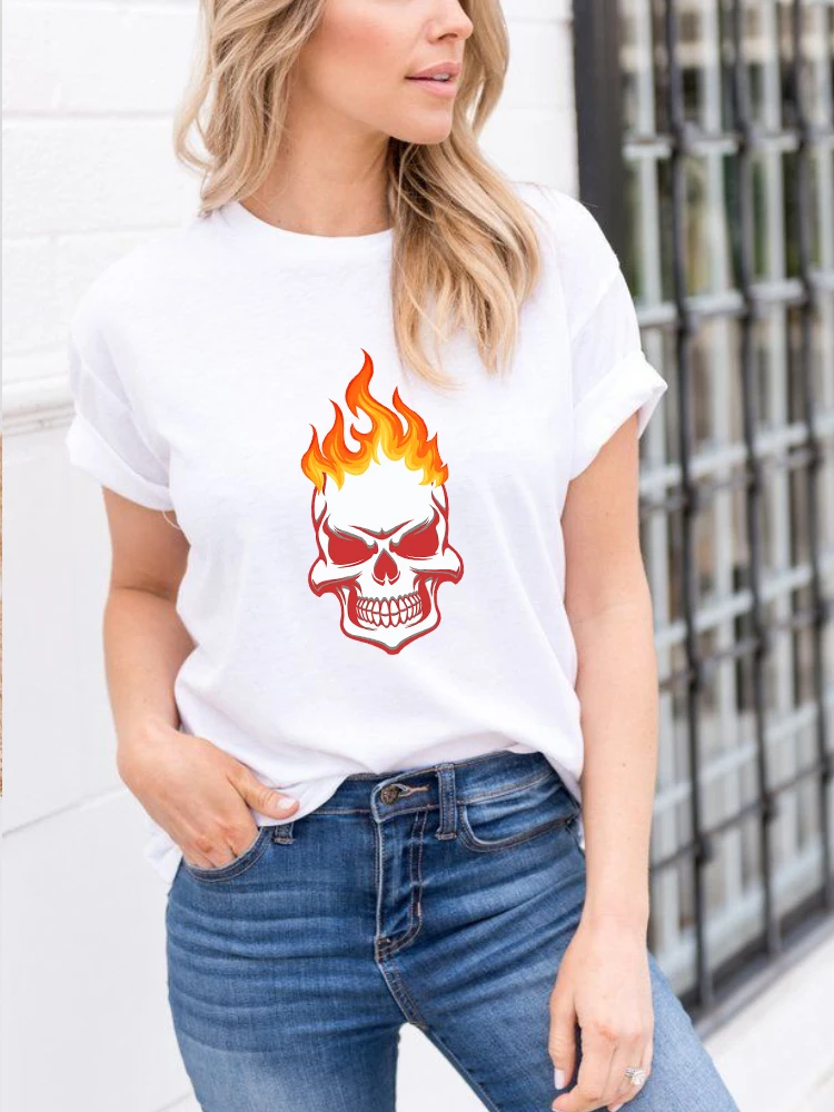 

Stranger Things Hellfire Club T Shirt Women Skull Graphic Print Top Casual O-neck Tshirt Summer Classic Lady Harajuku T-Shirts