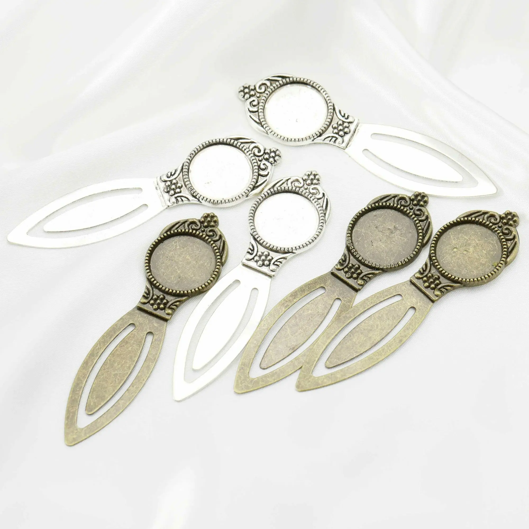

10Pcs 18MM Round Antiqued Bronze Silver Bezel Settings for Resin Bookmark DIY Supplies 1502112