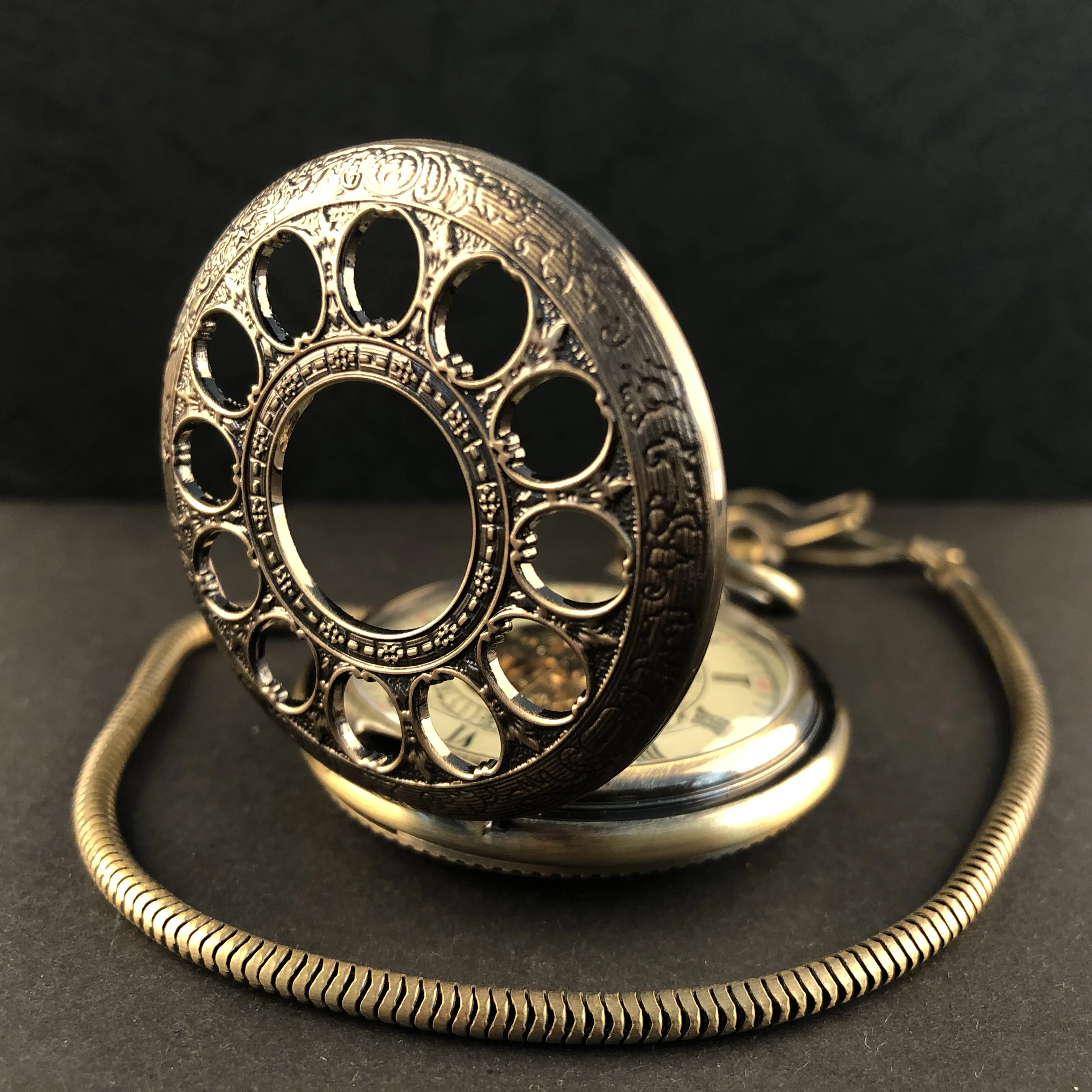 Antique Round Hollow Nostalgic Mechanical Pocket Watch Retro with Chain Steampunk Clock Men's and Women's Jewelry Necklace