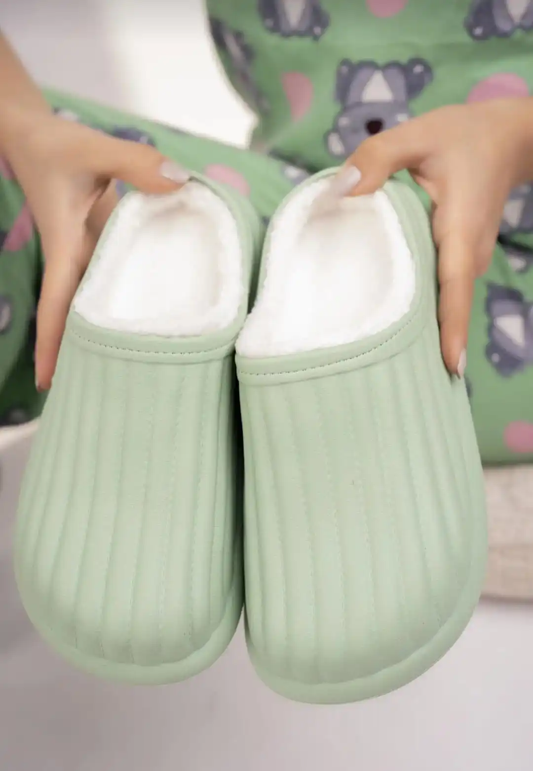 

Flora Water Green Indoor Wool Unisex Indoor Slippers Winter Slippers