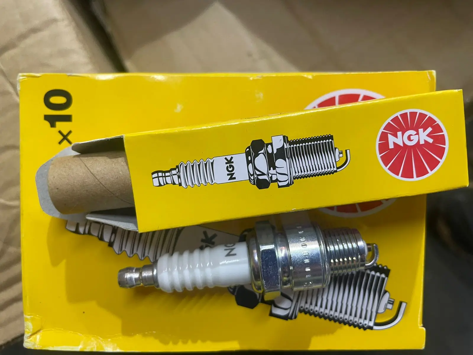 Свеча зажигания bp6hs NGK 4511