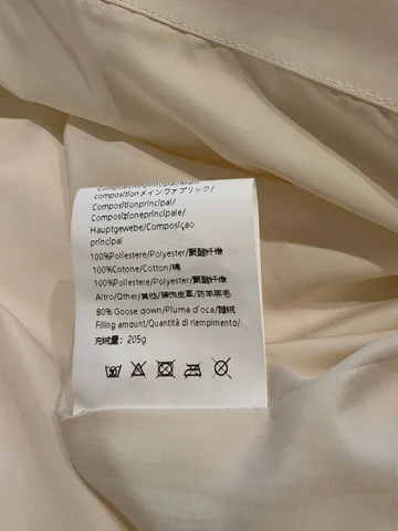 Зимний простой пуховик с воротником из овчины