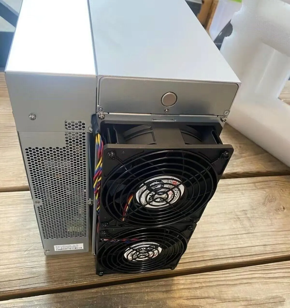 

Bitmain Antminer KS3 8,3 TH - 3188W с блоком питания