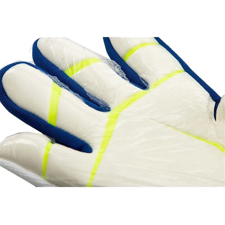 Рисунок 5 - Вратарская перчатка Adidas Pred