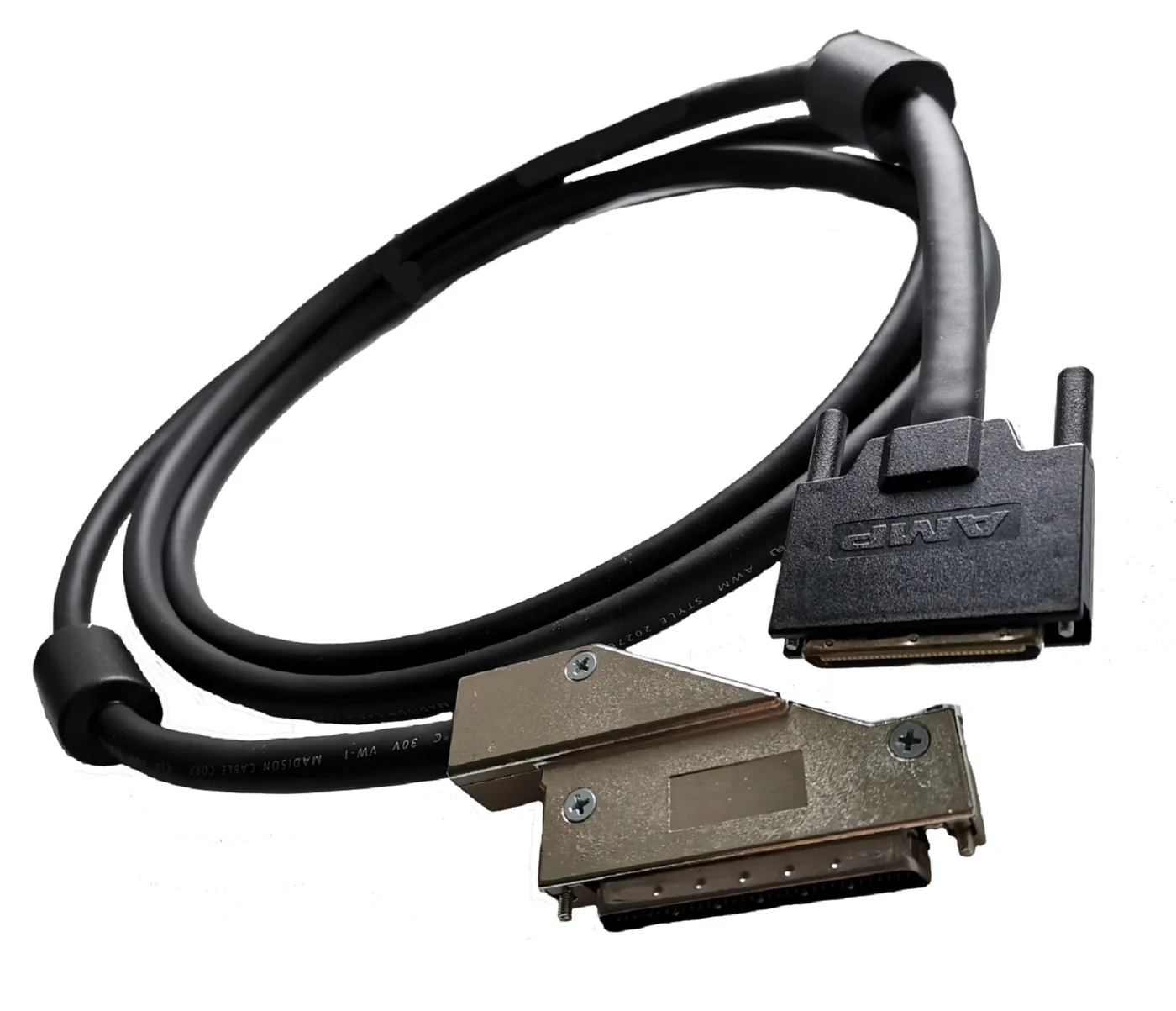 Кабель Sun Microsystems External SCSI Right 90x Cable HD68 to VHDCI68 2 meter X959A 530-2846 595-5269-01 |