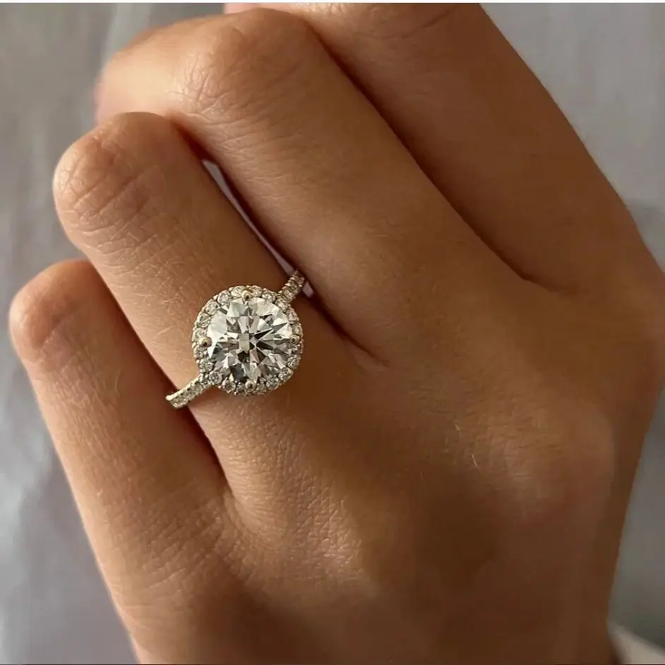 Рисунок 6 - Кольцо из белого золота с зубцами VS1-F