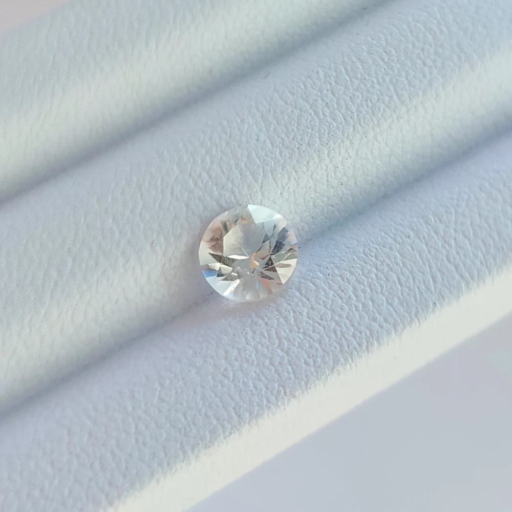 Рисунок 2 - Ограненный Фенакит