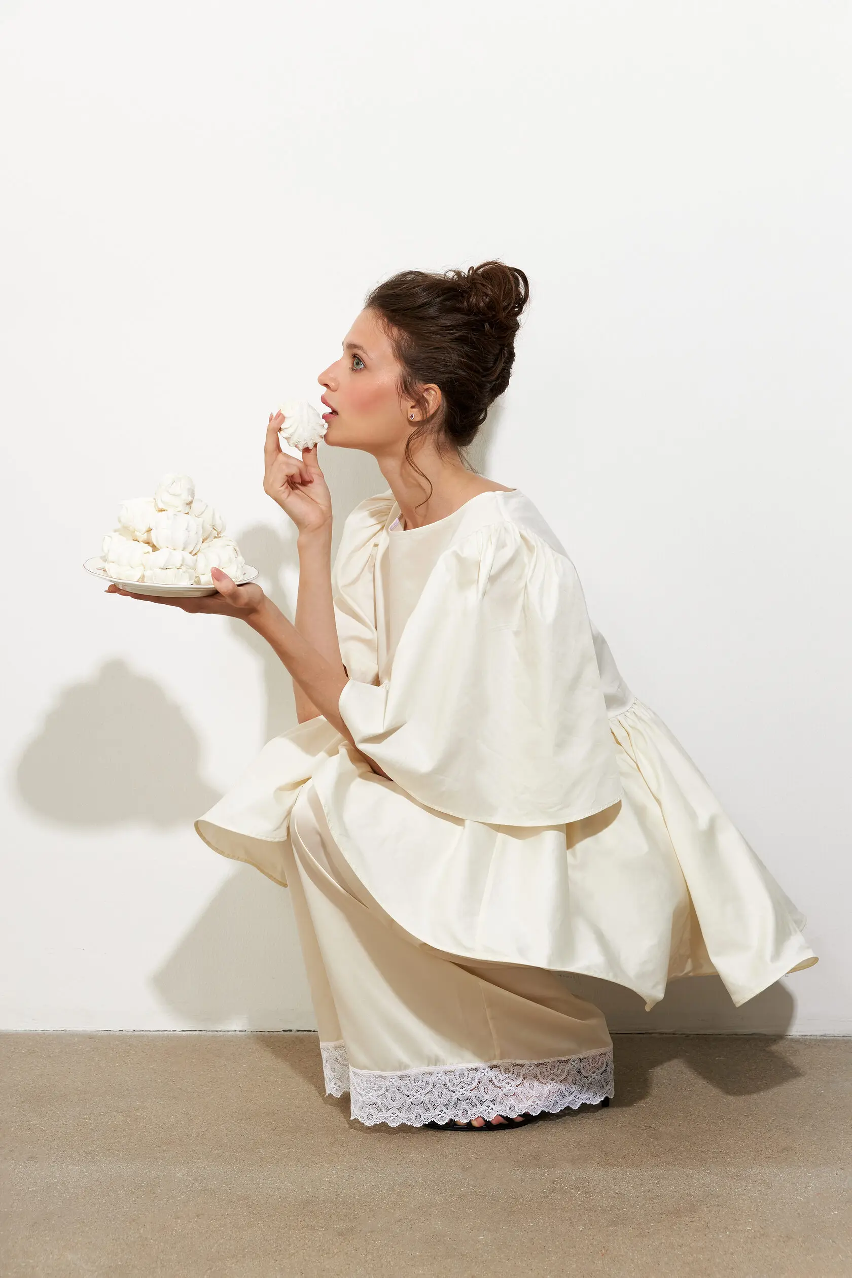 Блузка Laur Satin Peplum с круглым вырезом, расклешенными рукавами, свободным подолом с рюшами, элегантная повседневная модель из мягкой шелковистой ткани, женская повседневная одежда, топ. (art.: 3920dc512dbdc) - 3920dc512dbdc