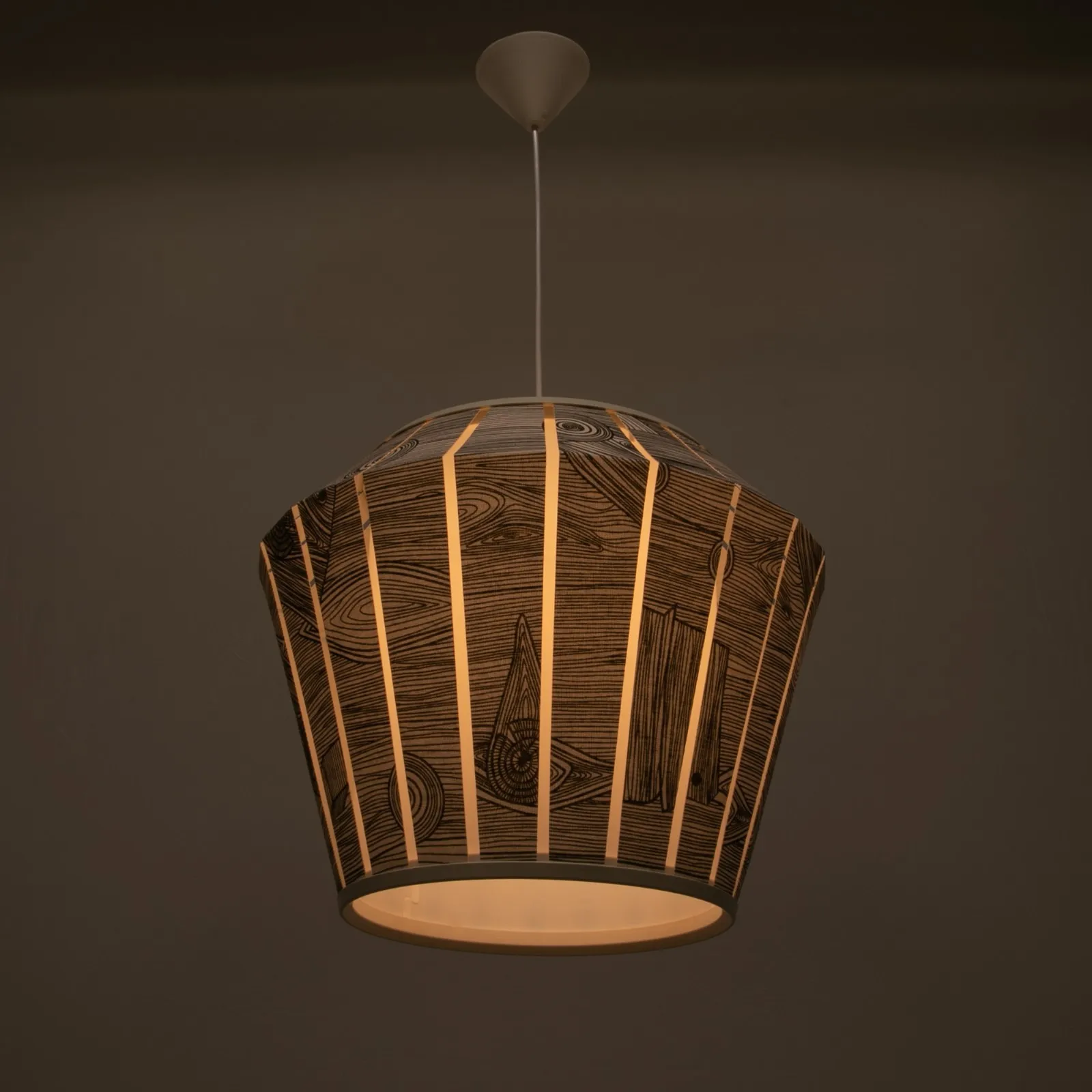 Светильник BayerLux 1673/1WT E27 40Вт бело-черный 48х48х36-136 см