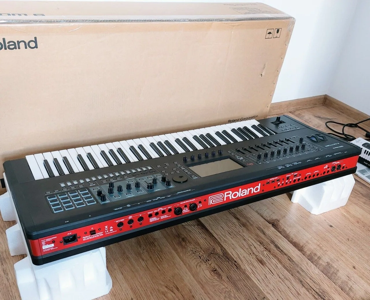 

Новый оригинальный Roland Fantoms 6 61-клавишная клавиатура синтезатор музыкальная рабочая станция