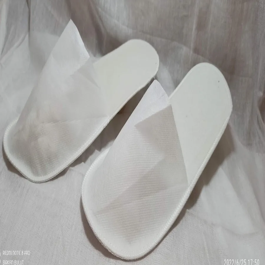 100 pairs closed toe disposable slippers Size suitable for hotel holiday  spa guest, for men and women, (white) (black)  2.5 mm
