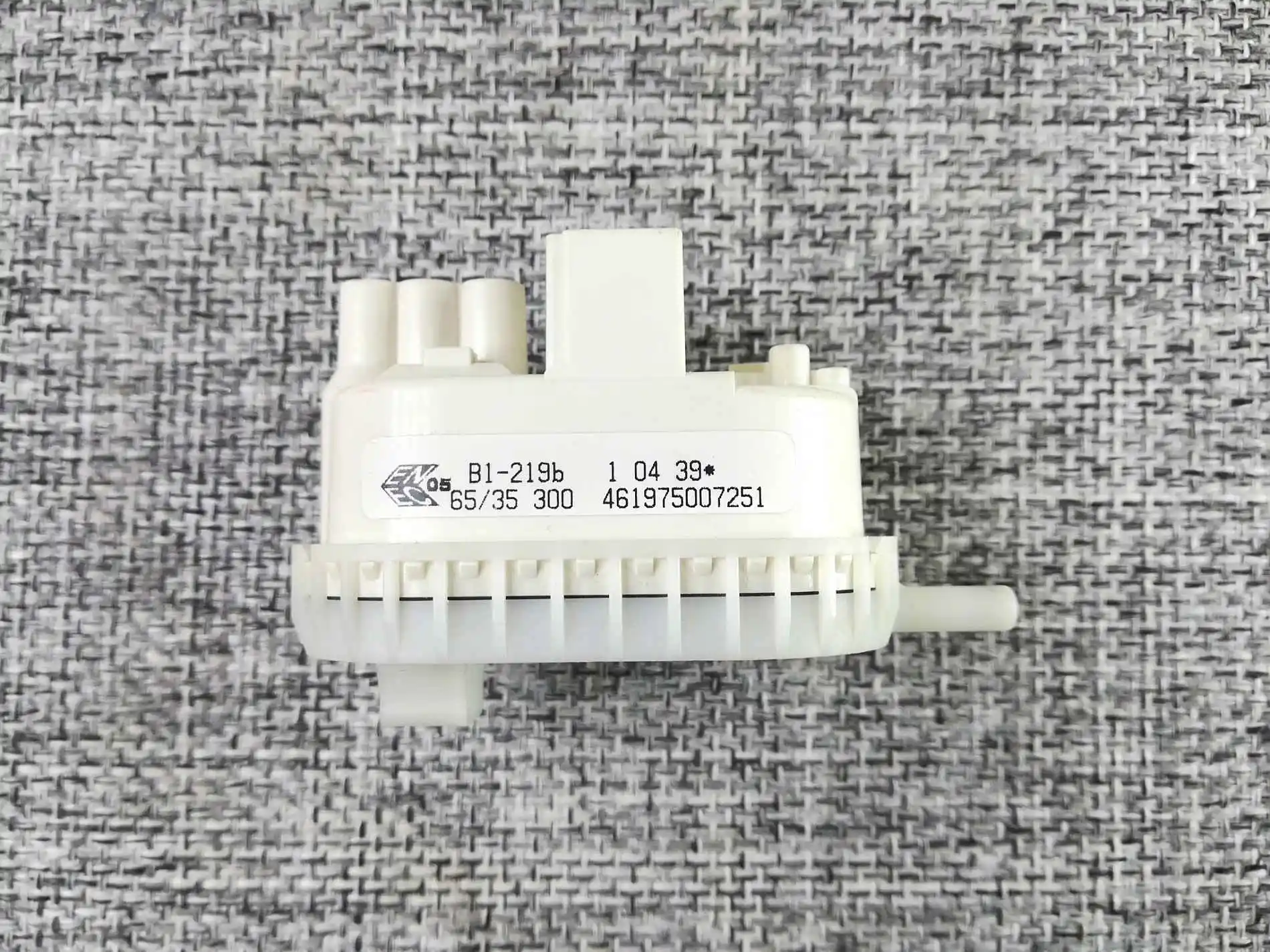 Прессостат Whirlpool 461975007251