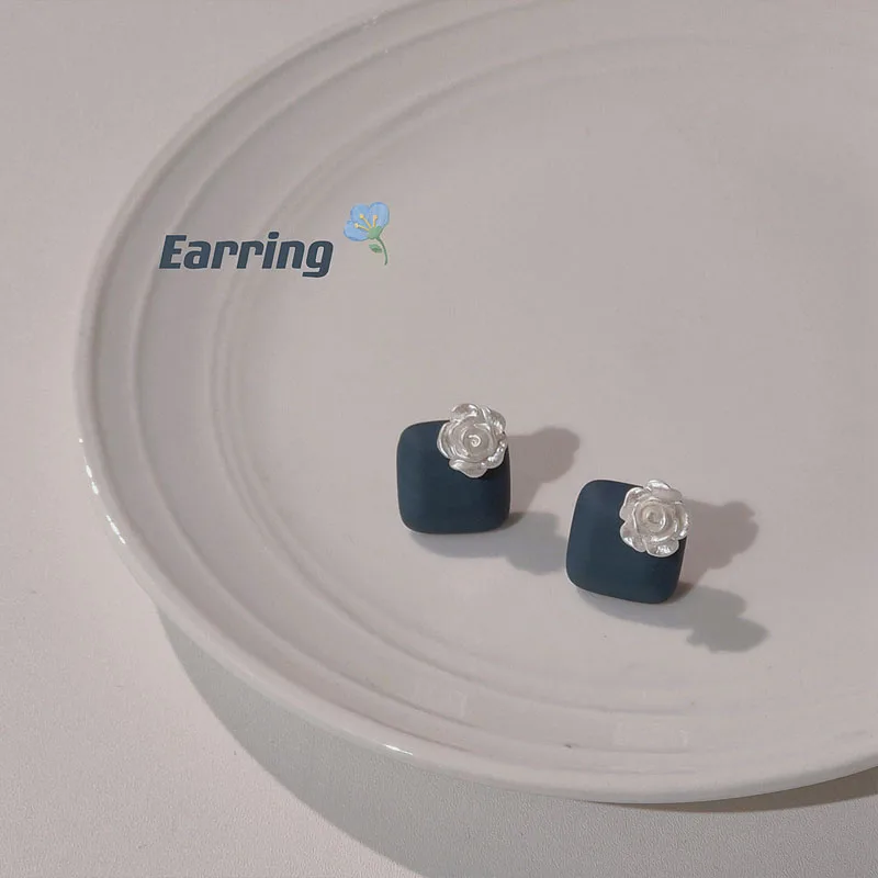 

2023 New 925 Silver Needle Square Women's Japanese Korean Simplified Rose Earrings