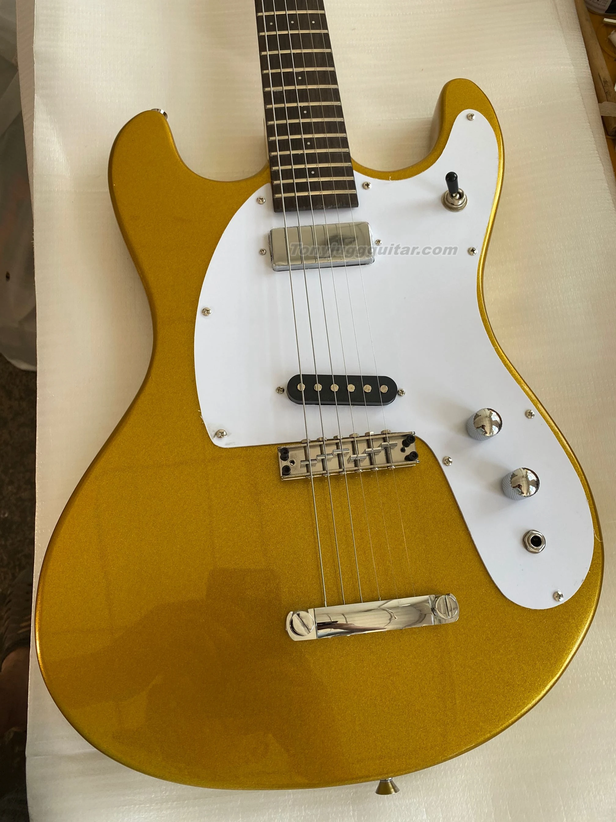 

Пользовательский магазин Mark II Золотая электрическая гитара Tune-A-Matic Bridge & Stop Tailpiece, гриф из клена, фингерборд из палисандра