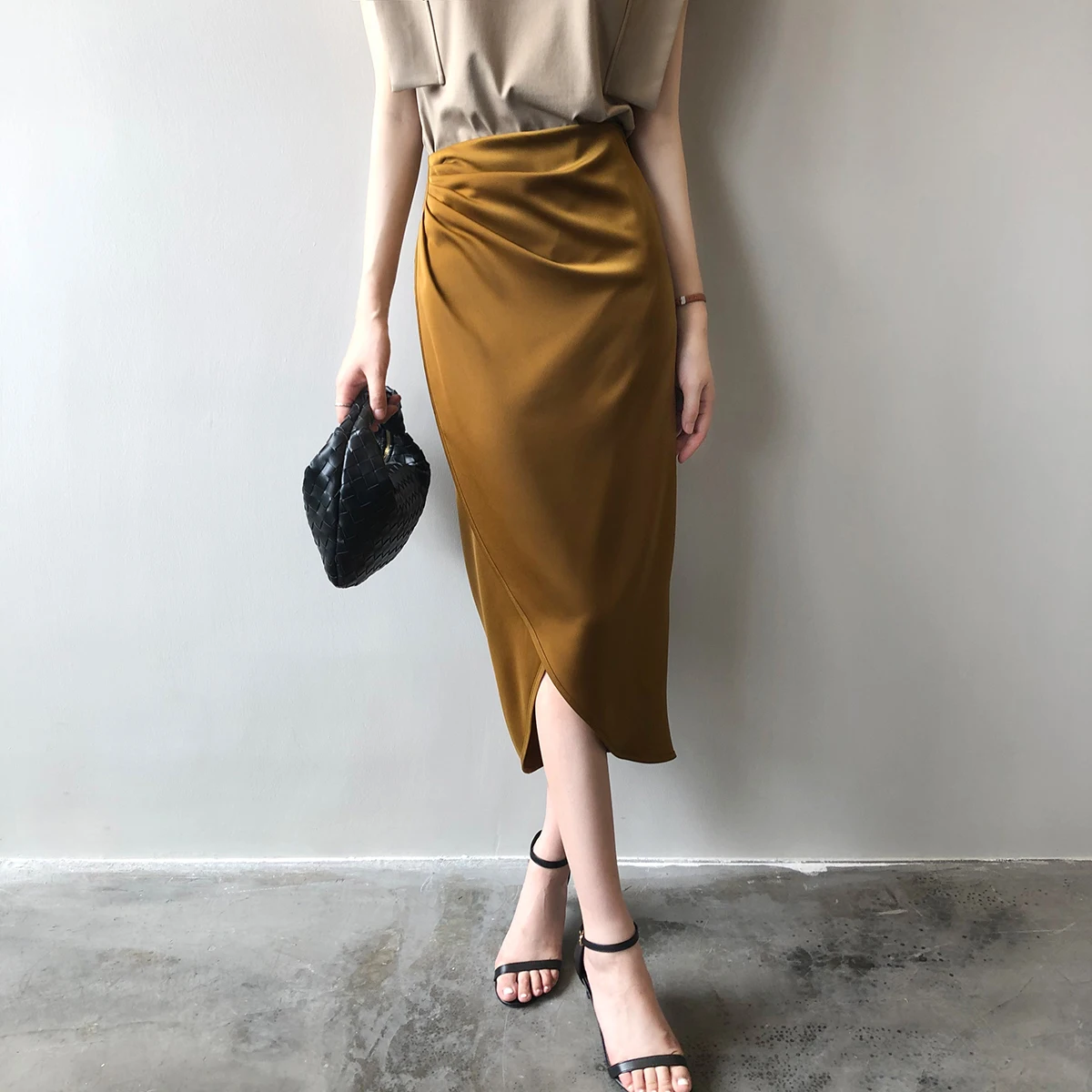 

Satin Skirt Women's summer 2022 French design pleated mid-length Package hip skirt