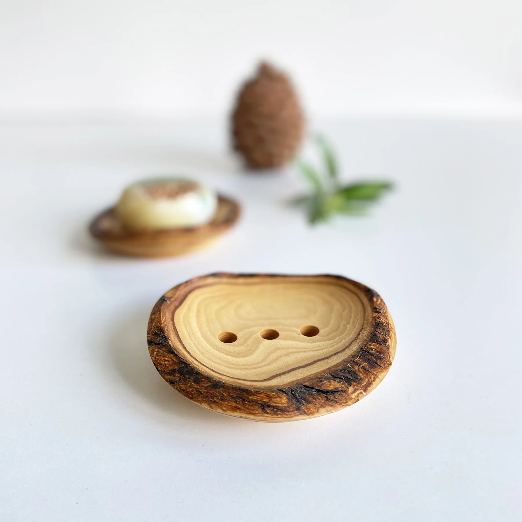 

Мыльница из деревенского оливкового дерева-естественная элегантность для ванной и кухни