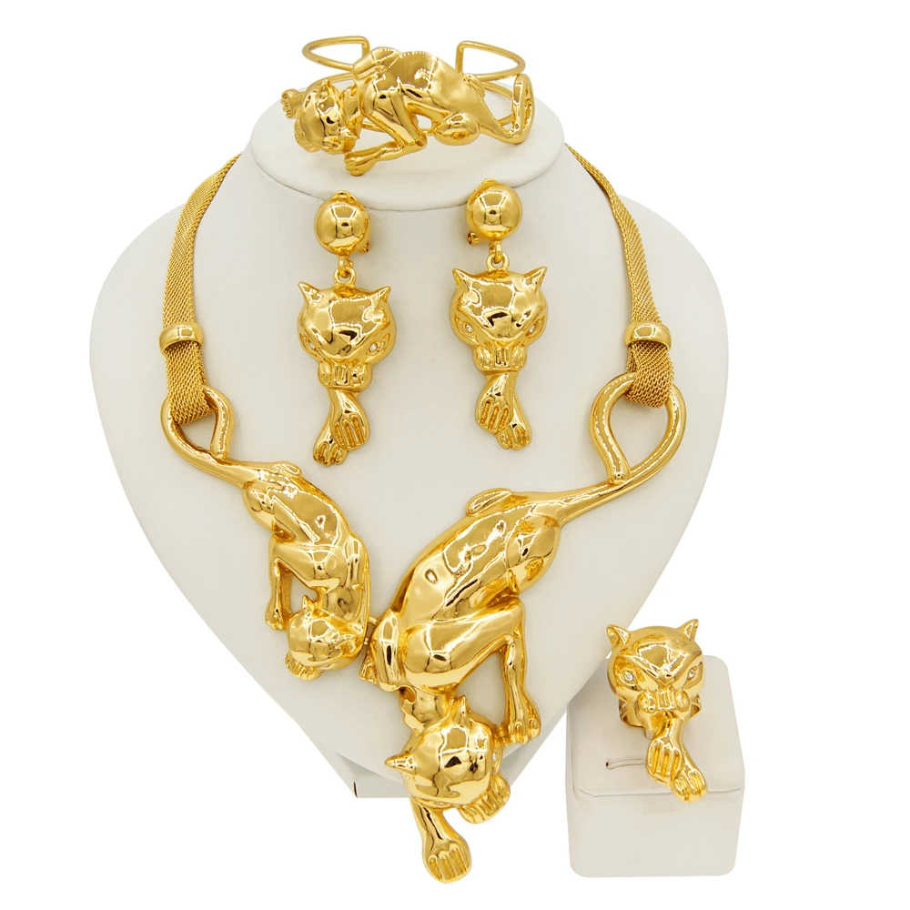 Комплект из колье серёг и браслета с позолотой