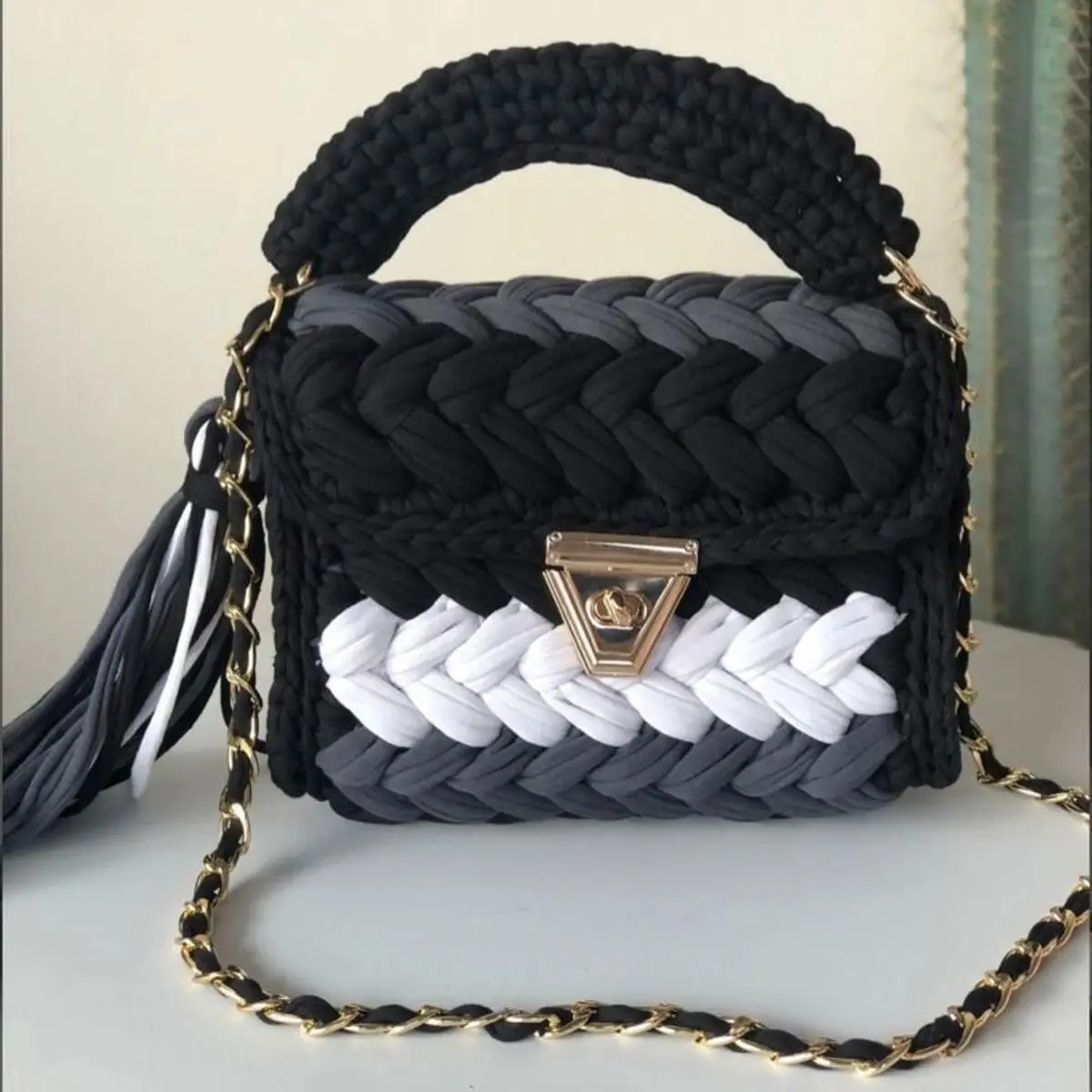 

Women's Black Peanut Pattern Hand Knitted Combed Cotton Rope Shoulder And Hand Bag