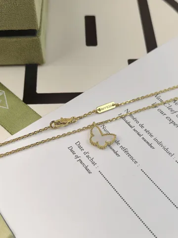 Ювелирные изделия Van Cleef & Arpels ,Хорошо сделанные, идеальные детали, полностью отображают ваше очарование.