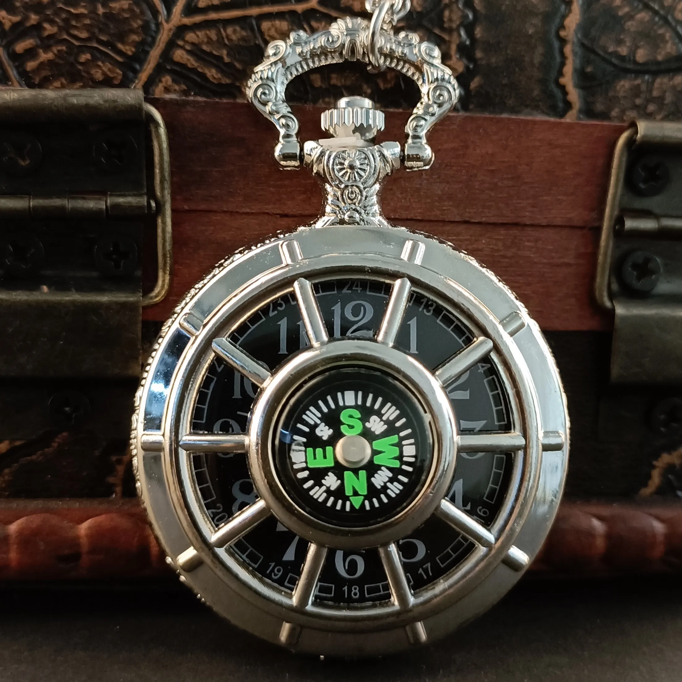 

Exquisite Compass Design Vintage Hollow Skeleton Pocket Watch Silver Starry Round Dial Antique Pendant Clock Retro Gifts Unisex