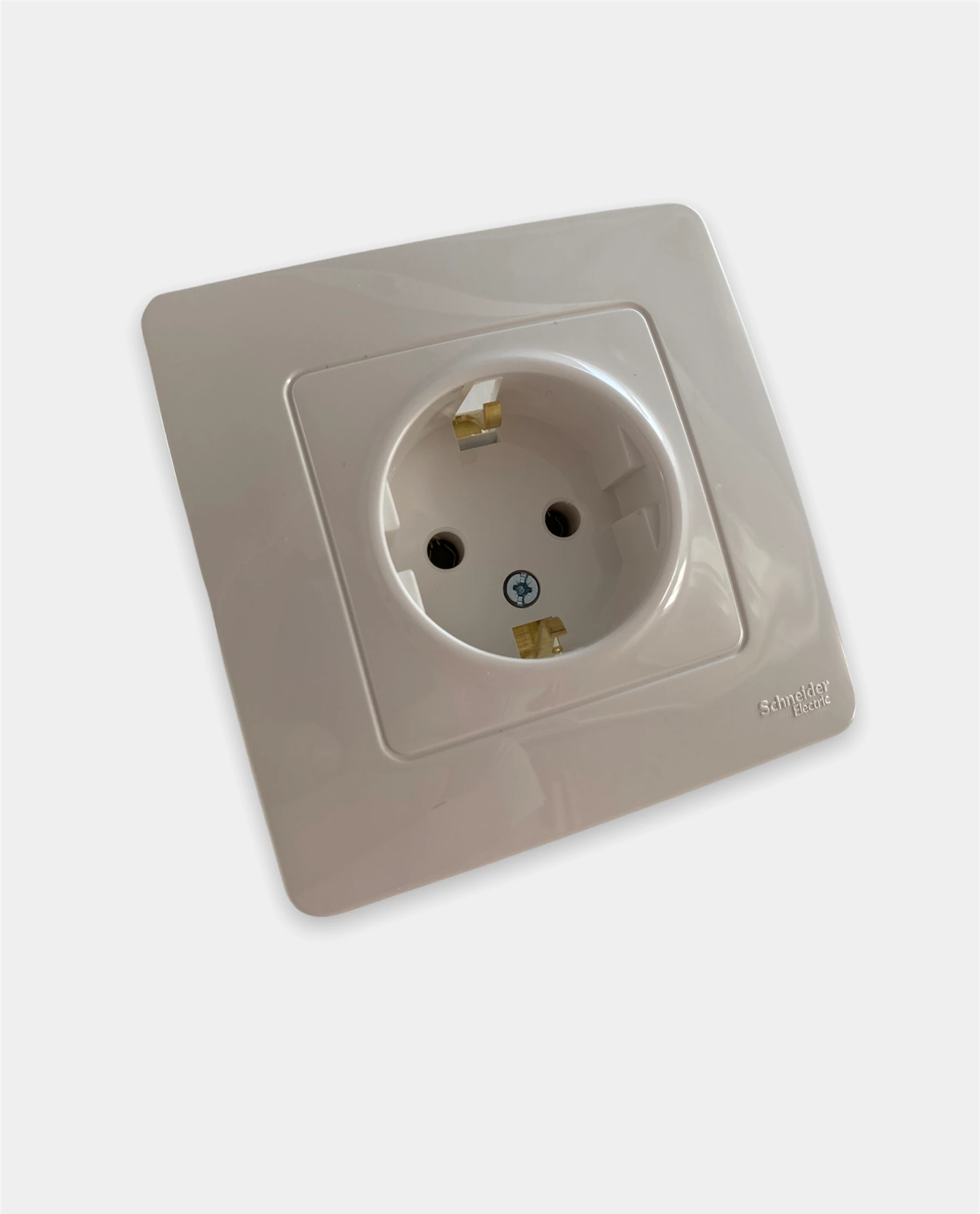 Blnva101115. Установка розетки blanca. Blnrs000015. Розетка schneider electric 2-ая с/з со шторками ip44, 16а, 250в se blanca белая blnrs441121. Schneider blanca розетка.