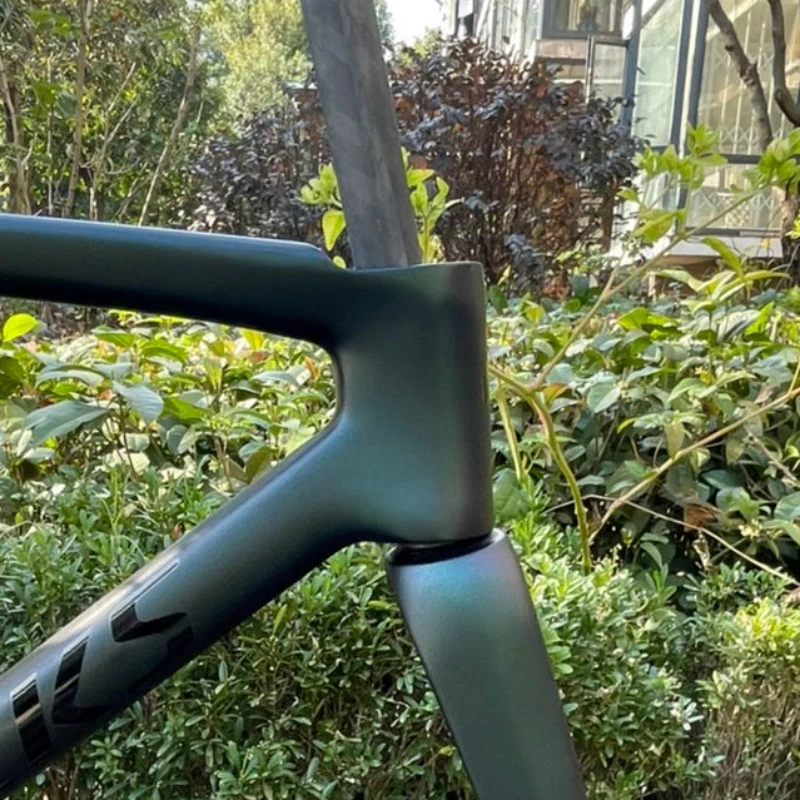 

2022 latest model SL7 carbon fiber road pneumatic disc brake bicycle frame compatible with mechanical group 700C 1:1 mould in TW
