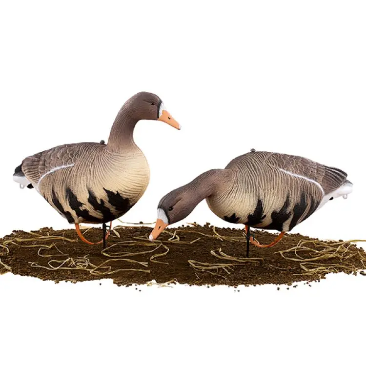 Челябинские гуси. Шестьсот гусей на тридцать. Фигурка садовая гусыня. Гусь садовый декор. Гусь с руками.
