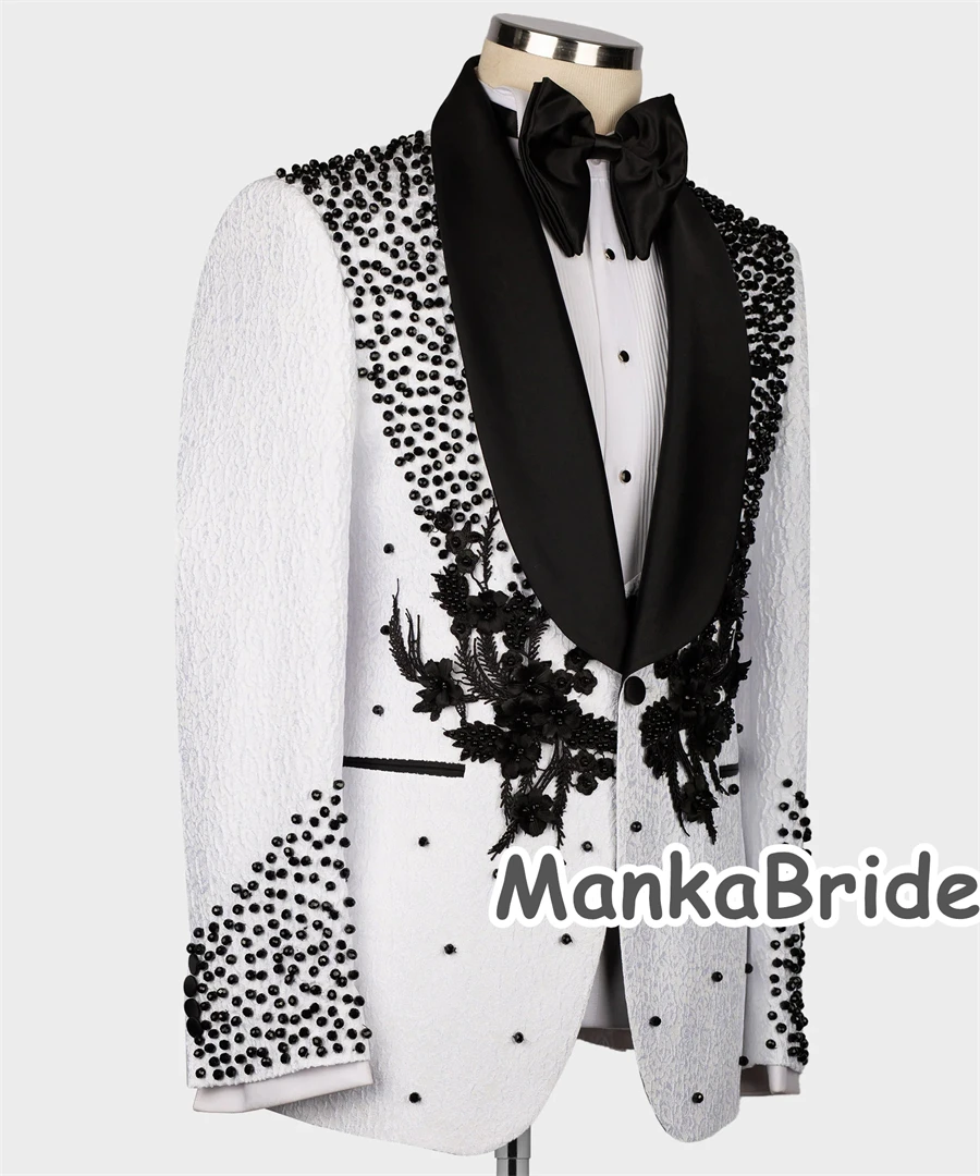 Рисунок 3 - Свадебный смокинг с цветочной вышивкой